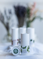 Sal marina gris con ortigas Sal marina gris con ortigas